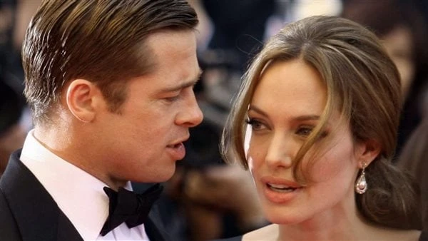 طائرة خاصة .. أزمة جديدة بين براد بيت وأنجيلينا جوليتقدم الممثل العالمي براد بيت بطلب معارضه علي طلبات زوجته السابقة أنجيلينا جولي ، بشان طلبها