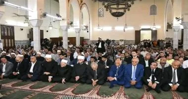 كتب اسامة عبدالحميد ويؤدون صلاة الجنازة على وزير الأوقاف الأسبق الدكتور محمد علي محجوب رحمه الله وزير الأوقاف يؤم صلاة الجنازة على الراحل الكريم وزير