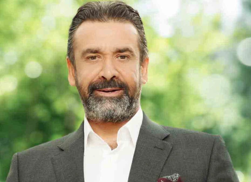 السندباد كريم عبد العزيز بين الرياض والعلمين. إليك هذه التفاصيل أكد الممثل المصري كريم عبد العزيز، أن السعودية ومصر وجهان لعملة واحدة وأن التعاون