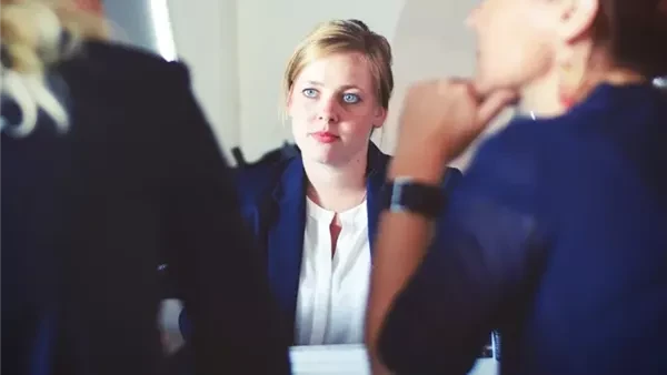 خايف أحسد غيري.. روشتة نفسية بعدم مقارنة حياتك بالآخريننقدم بعض النصائح النفسية للتخلص من مشكلة المقارنة بين الآخرين والحسد، بالتطبيق المستمر لهذه