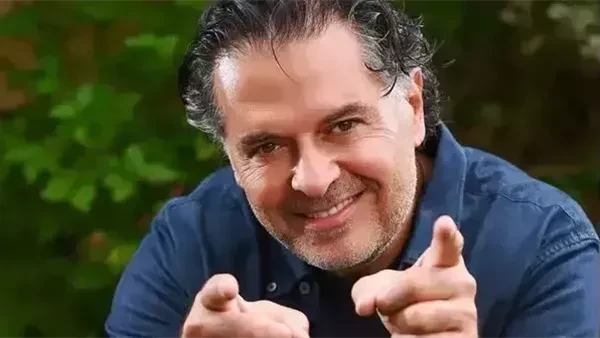 باللهجة المصرية.. راغب علامة يطرح أغنية بيروت ولا روما.. شاهدطرح الفنان راغب علامة أغنيته الجديدة بيروت ولا روما عبر قناته على موقع اليوتيوب والتى حققت نجاحا كبيرا فور طرحها. اغنية