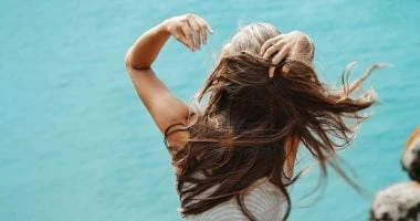 6 حيل لحماية شعرك في أيام الصيف.. واقي الشمس مش بس للبشرة المرأة والمنوعات شاهد المقال التالي من صحافة مصر عن 6 حيل لحماية شعرك في أيام الصيف واقي