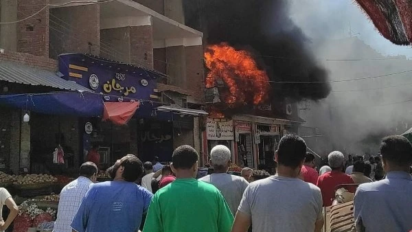 حريق كبير بمحل اجهزة كهربائية بمدينة زقازيق اندلع حرق كبير بمحل أجهزة كهربائية بمدينة زقازيق وتم الدفع بسيارات الاطفاء لمحل الإبلاغ للسيطرة علي الحريق واخمادة.تلقت الاجهزة الامنية