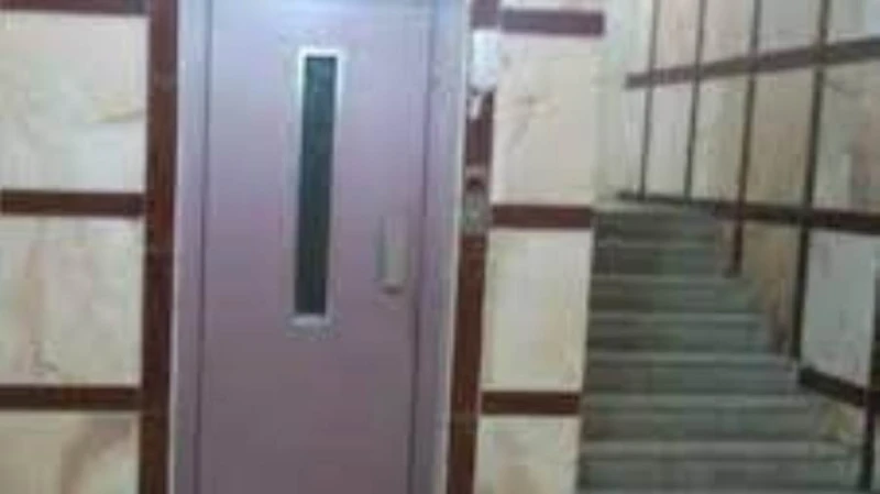 إصابات خطيرة ل7 أشخاص سقط بهم أسانسير في المريوطية شهدت منطقة الجيزة حادث مأسوي عندما سقط أسانسير داخل أحد العقارات بمنطقة المريوطية وأسفر عن إصابة 7