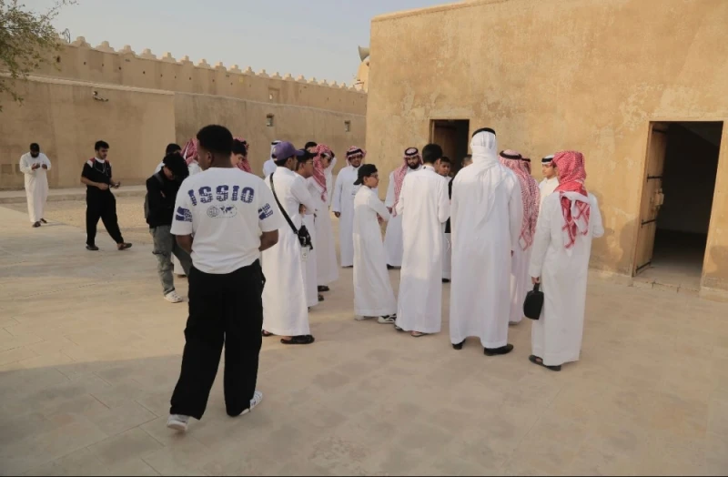 شاهد- 100 شاب يستكشفون تاريخ الأحساء عبر برنامج بصمات الحياة شاهد المقال التالي من صحافة السعودية عن شاهد 100 شاب يستكشفون تاريخ الأحساء عبر برنامج