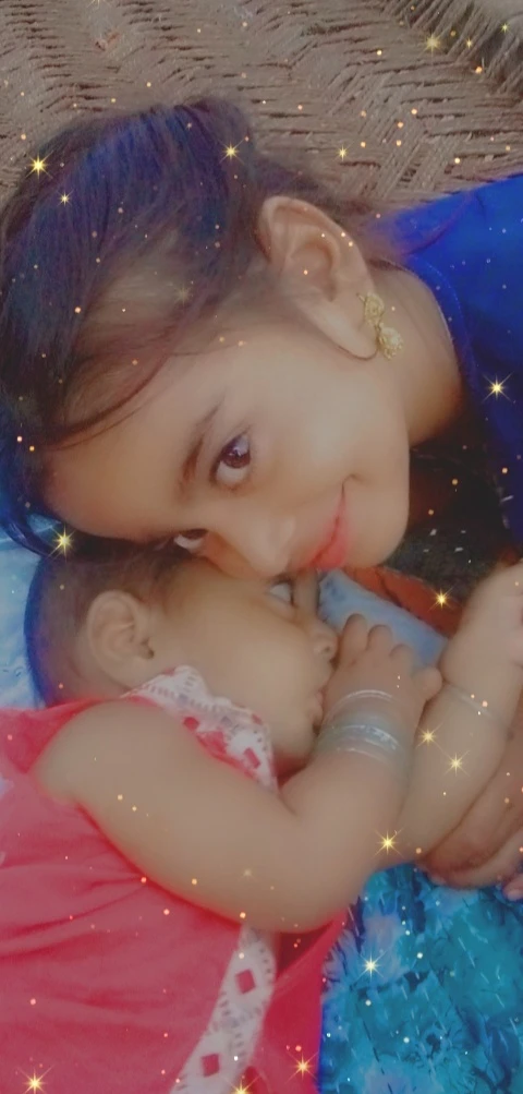 تفسير رؤية البنات في الحلم لابن سيرين البنات في الحلم، من المعروف في أقوالنا المأثورة أن البنات رزق وهذا ما كان يقال لكل أم تلد أنثى، ولكن هل تنطبق تلك الحكم على عالم الرؤى أيضا؟ ه