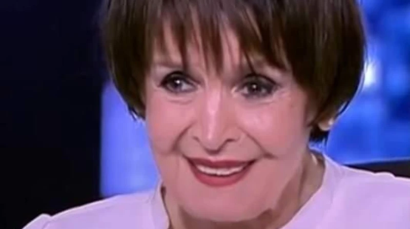 سميرة أحمد تشيد ببراعة منى زكي وسلمى أبو ضيف (خاص) كشفت الفنانة القديرة سميرة أحمد، عن استعدادها للعودة للساحة الفنية قريبا، بعد غياب دام 14