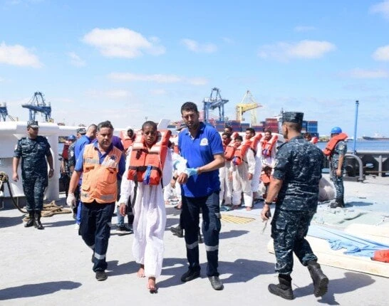 القوات البحرية تنقذ 31 فردا غرقت بهم مركب هجرة غير شرعيةالقوات البحرية تنقذ مركب هجرة غير شرعيةنجحت عناصر من القوات البحرية فى إنقاذ مركب للهجرة غير