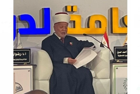مفتي القدس: الفتوى أداة لتوضيح الأحكام الدينية وتطبيقها في العلاقات الدوليةألقى الشيخ محمد أحمد حسين، مفتي القدس والديار الفلسطينية، كلمة في الجلسة
