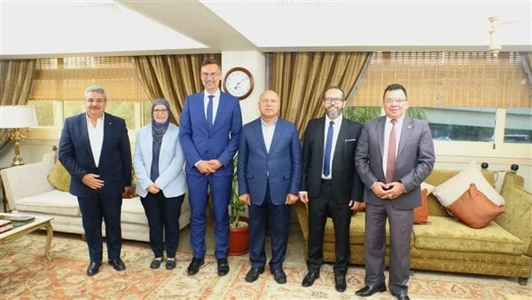 الوزير: الحكومة حريصة على توفير مناخ صناعي مناسب لتوطين وتنمية صناعة السيارات عقد الفريق مهندس كامل الوزير، نائب رئيس مجلس الوزراء للتنمية الصناعية