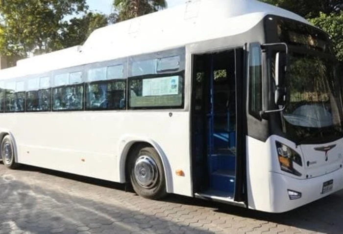 وزارة النقل توفر حافلات فاخرة لنقل المواطنين إلى مهرجان العلمين أعلنت وزارة النقل، عن تنظيم عددا من الرحلات اليومية بحافلات فاخرة، لنقل المواطنين من