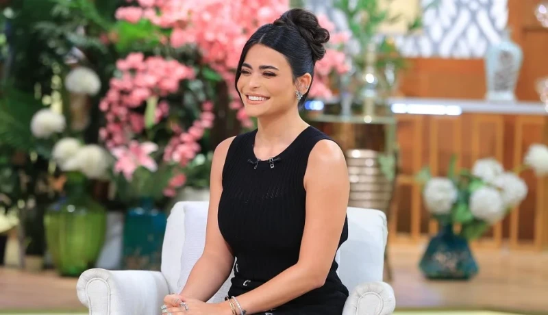 أحمد فهمي عينه زايغة على أسماء جلال جريدة افاق عربية خلال استضافته ببرنامج في البوكس المذاع على موقع يوتيوب، قال أحمد فهمي عن تعدد الزوجات حاجة صعبة بس جميلة، كما كشف عن زواج جده ب