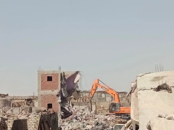 على مساحة 175 فدانا.. إزالة منطقة زرايب مدينة 15 مايوإزالة منطقة زرايب 15 مايومصطفى الطهطاويبدأت اليوم أعمال الإزالة بمنطقة الزرايب العشوائية في