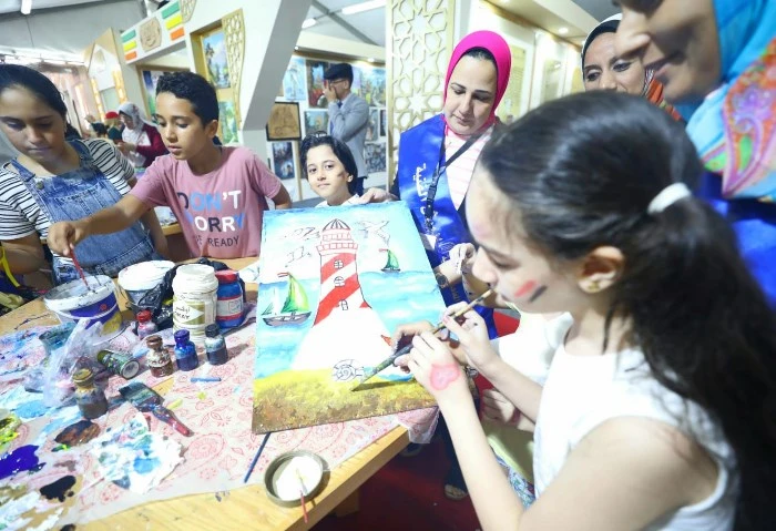 جناح الأزهر بمعرض الإسكندرية للكتاب يحتفي باليوم القومي للمحافظة شارك جناح الأزهر في معرض الإسكندرية الدولي للكتاب، اليوم الخميس، جمهور معرض