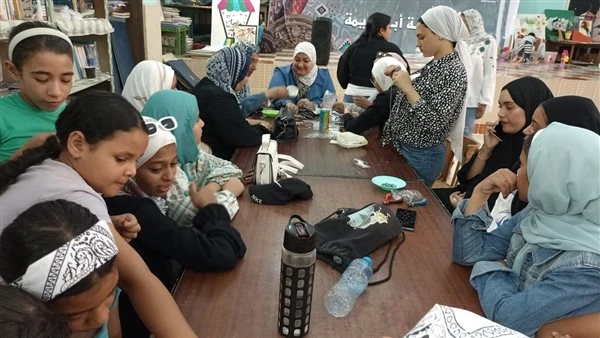 شباب سيناء يواصلون إبداعاتهم في ثاني أيام الأسبوع الثقافي بأبو زنيمةشهد بيت ثقافة أبو زنيمة مجموعة متنوعة من الورش الفنية والحرفية، في ثاني أيام