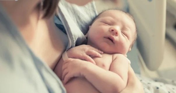 ماذا لو حلمت أني أنجبت بنتا وأنا لست حامل؟ وما تفسير ابن سيرين؟ حلمت أني أنجبت بنتا وأنا لست حامل، هل رؤية إنجاب بنت للمرأة الغير حامل تبشر بالخير أم