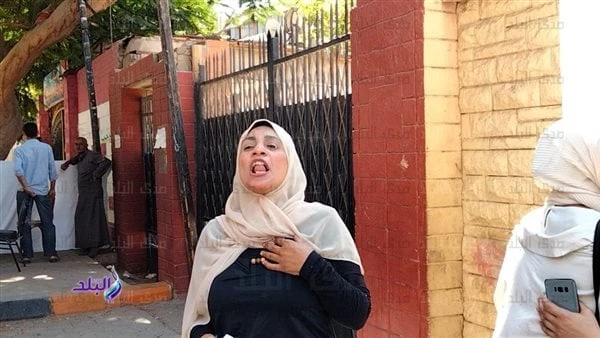 زغاريد ورقص الطلاب احتفالا بآخر أيام امتحانات الثانوية العامة شاهدسادت حالة من الفرحة والاحتفالات العارمة والارتياح الكبير، بين طلاب الثانوية العامة شعبة علمي رياضه بعد امتحان الدي