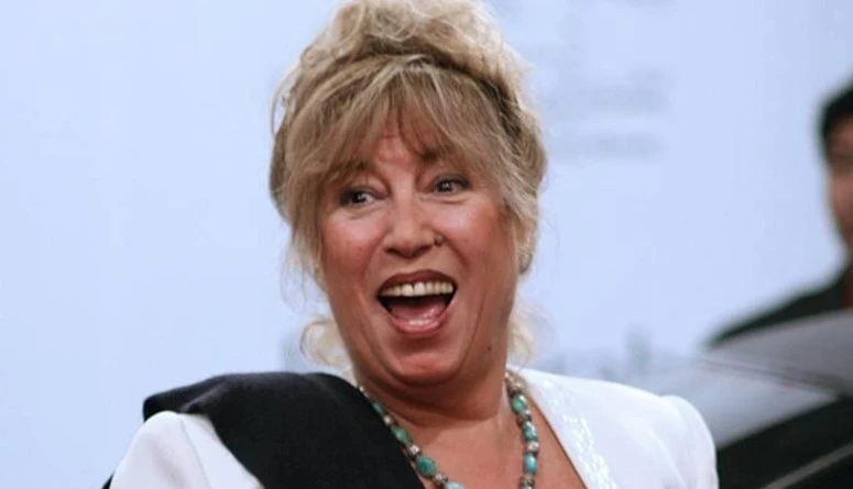 منى واصف تغني في مهرجان جرش (فيديو)تداول رواد مواقع التواصل الاجتماعي بشكل واسع مقطع فيديو لغناء الفنانة القديرة منى واصف، على هامش تكريمها في الدورة