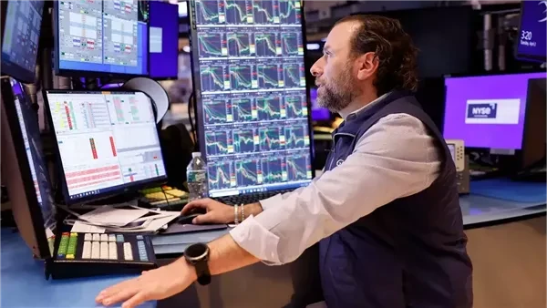 ارتفاع العقود الآجلة للأسهم الأمريكية بعد انسحاب بايدن من السباق الرئاسيارتفعت العقود الآجلة للأسهم الأميركية في التعاملات في أول رد فعل للأسواق في