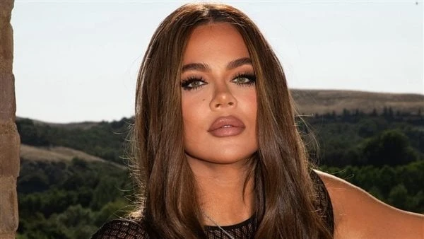 كلوي كارداشيان تبرز جمالها وأنوثتها بإطلالة مثيرةتحرص نجمة تليفزيون الواقع كلوي كارداشيان، على مشاركة جمهورها أحدث إطلالتها الراقية المواكبة لأحدث صيحات الموضة العالمية؛ لتبهر متاب