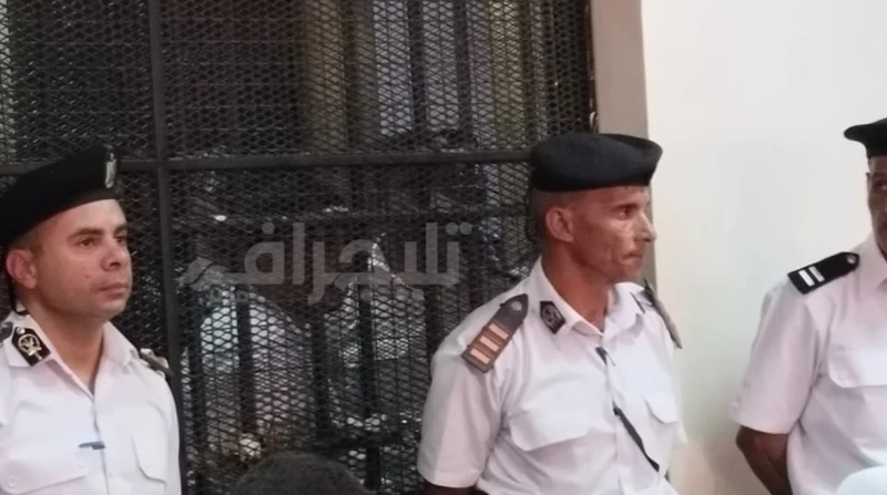 النيابة عن أميرة ضحية سفاح التجمع: عاشر جثتها وهي تنزف (فيديو) تفاصيل عديدة ذكرها ممثل النيابة العامة عن الشاب كريم.س المعروف إعلاميا بسفاح التجمع، أثناء جلسة محاكمته، اليوم، متطرق