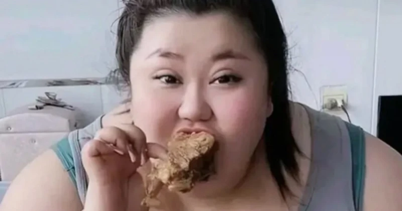 وفاة مؤثرة صينية في بث مباشر من كثرة الأكل تعرف على التالي وفاة مؤثرة صينية في بث مباشر من كثرة الأكل، في حدث مؤسف، توفيت مؤثرة صينية تدعى بان