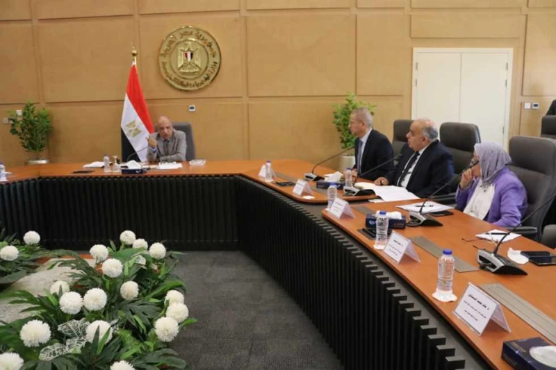 وزير الكهرباء: إضافة قدرات توليدية من الطاقات المتجددة وانتهاء الربط المصري السعودي المرحلة المقبلة حدد الدكتور محمود عصمت وزير الكهرباء والطاقة