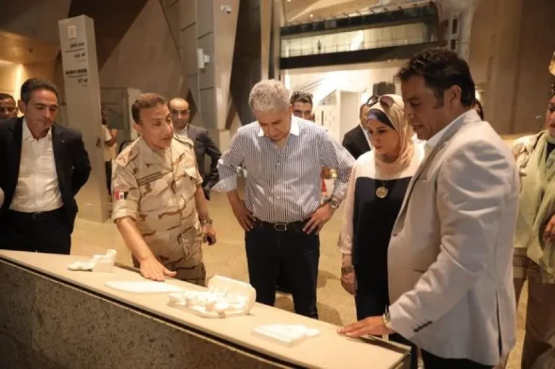 وزير السياحة والآثار يتفقد المتحف المصري الكبير لمتابعة مستجدات الأعمالأدى شريف فتحي، وزير السياحة والآثار، جولة تفقدية في المتحف المصري الكبير، حيث