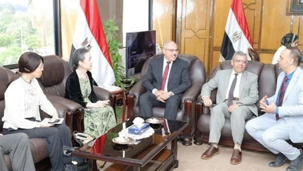 رئيس جامعة قناة السويس يناقش مع وفد ياباني الزمالات والمنح الدراسية للباحثينأكد رئيس جامعة قناة السويس الدكتور ناصر مندور، أهمية تعزيز التعاون الأكاديمي بين مصر واليابان، كما أكد د