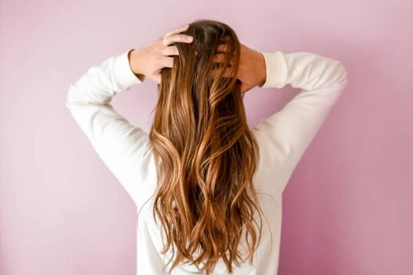 فوائد الجرجير للشعر .. أفضل عناية لشعركيحتوي الجرجير على العديد من الفيتامينات، لا سيما الفيتامين ، والمعادن الضرورية لصحة الشعر ومده بالمرطبات والمغذيات الضرورية التي تعزز من جمال