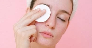 خطوات لتثبيت المكياج مع ارتفاع درجات الحرارة.. المسموح والممنوع المرأة والمنوعات شاهد المقال التالي من صحافة مصر عن خطوات لتثبيت المكياج مع ارتفاع