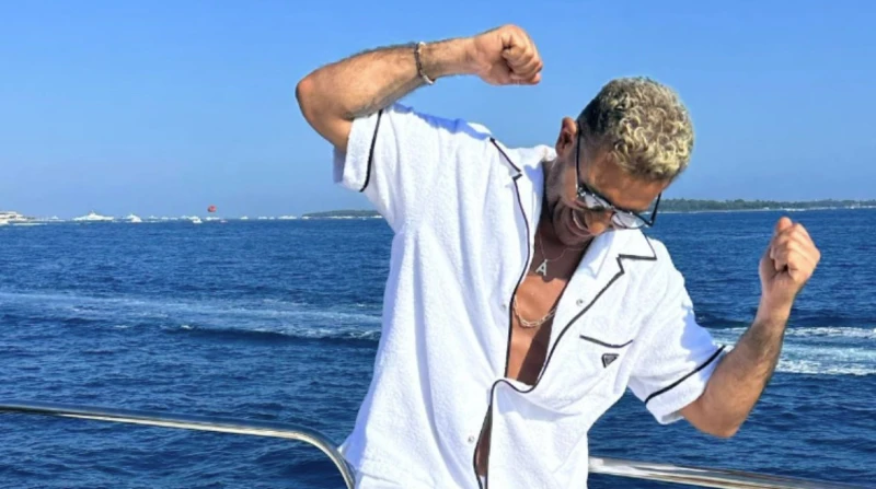 أحمد سعد لمنتقدي الخلخال: دا حتة خيط وأوعدكم بخلاخيل كتير أثار الفنان أحمد سعد، جدلا واسعا في الفترة الأخيرة، بعد ظهوره مرتديا الخلخال.وعلق سعد، على