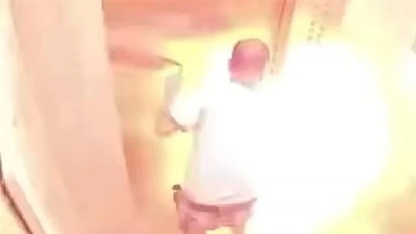 إياك أن تفعلها.. فيديو مرعب لشخص انفجر داخل الاسانسير والسببانتشر فيديو علي السوشيال ميديا أثار ذعرا وخوفا للكثيرين؛ وذلك لشخص انفجر داخل الأسانسير.