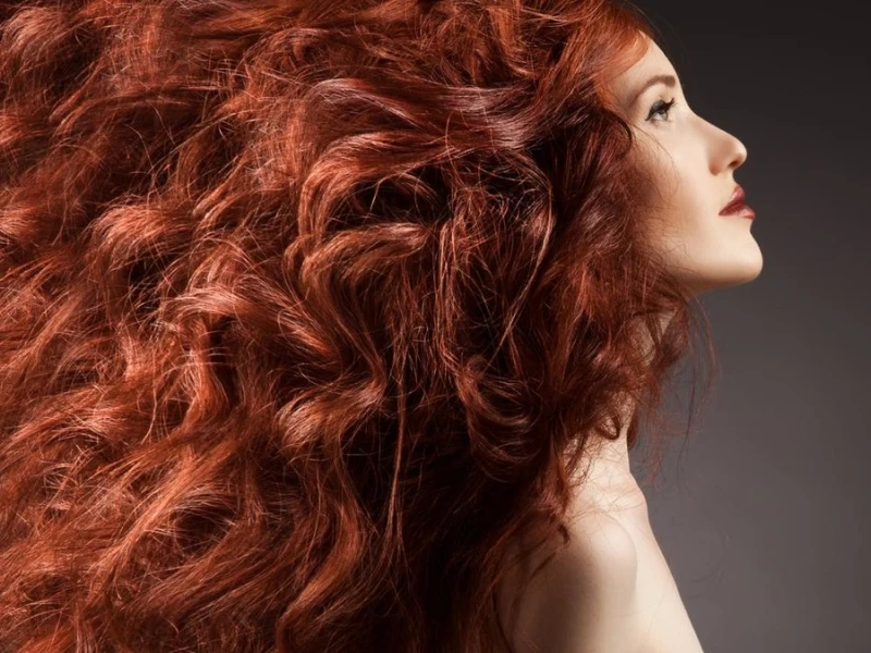 أسباب جفاف الشعر .. أفضل بلسم للشعر الجافالشعر الجاف ينتج أساسا عن التصفيف بالحرارة، والصابون الكيميائي، والتعرض للشمس، وتنظيف الشعر بشكل