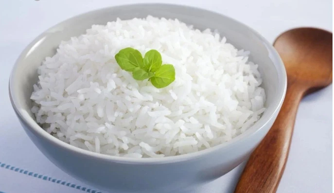 ما هو تفسير حلم أكل الرز لابن سيرين؟ تفسير حلم أكل الرز، يعتبر من الأحلام التي تترك ورائها الكثير من التساؤلات، فكما نعلم أن الأرز من الأكلات