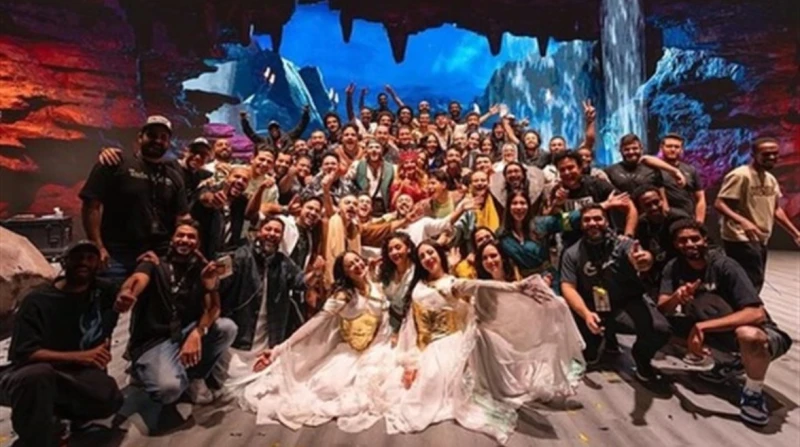 بحبكم من قلبي.. يسرا تشيد بفريق عململك والشاطر عبرت الفنانة يسرا عن سعادتها بتجربة مسرحية ملك والشاطر، والتي عرضت على مسارح السعودية.ونشرت يسرا، صورا