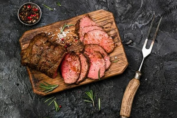 الفئات الممنوعة من الإفراط في اللحوم في العيدنستعرض في السطور التالية، الأمراض التي تمنع تناول اللحوم سواء كانت حمراء أو تحتوي على دهون، خلال أيام