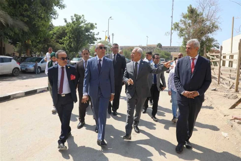 محافظ المنيا: ندعم مشروعات القطاع الصحي الجامعي لتقديم خدمة صحية متميزة للمواطنين تفقد اللواء عماد كدواني محافظ المنيا، يرافقه الدكتور عصام فرحات،