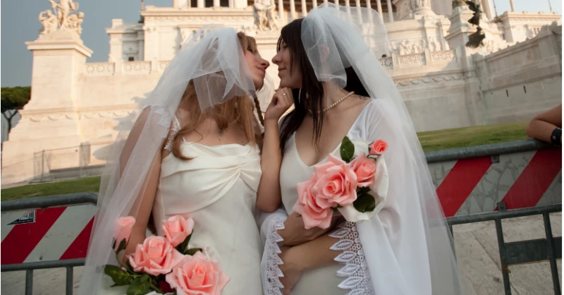 ما هو تفسير حلم زواج فتاة من فتاة لابن سيرين تفسير حلم زواج فتاة من فتاة قد يحمل العديد من المعاني والتأويلات الخاصة بحياة الرائية، وذلك حسب التفاصيل