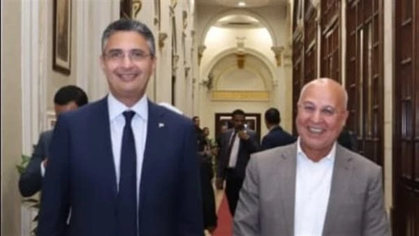 نقابة العاملين بالصناعات الغذائية تناقش رؤيتها بشأن منظومة الدعم مع وزير التموين ألتقي النائب خالد عيش ممثل عمال مصر بمجلس الشيوخ ورئيس النقابة العامة للعاملين بالصناعات الغذائية، 