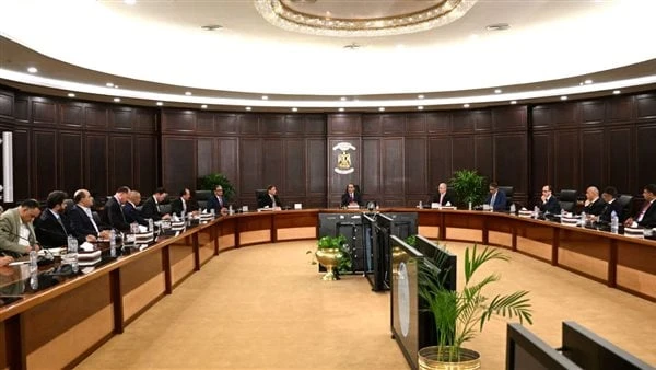 خرجنا من النفق المظلم.. تفاصيل جلسة رئيس الوزراء مع رؤساء التحرير والإعلاميينعقد الدكتور مصطفى مدبولي، رئيس مجلس الوزراء، بمقر الحكومة بمدينة العلمين