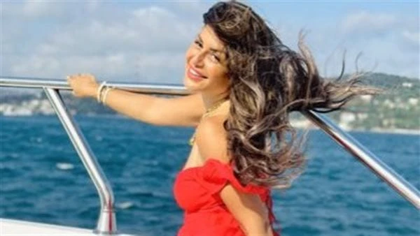 منة فضالي تتألق بأحدث ظهور بفستان كاجوال شاهد شاركت الفنانة منة فضالي، صورة جديدة لها في أحدث ظهور عبر حسابها الشخصي على موقع التواصل الاجتماعي