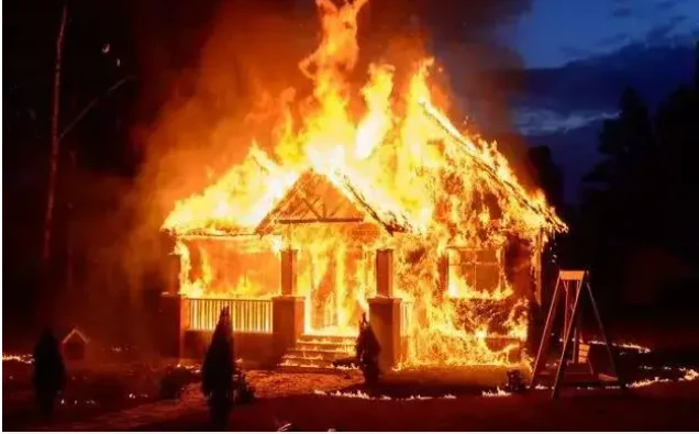 تعرف على تفسير حلم حريق البيت لابن سيرين تعرف على تفسير حلم حريق البيت لابن سيرين، يرى المفسرون أن المنام يحمل الكثير من الدلالات السلبية والإيجابية