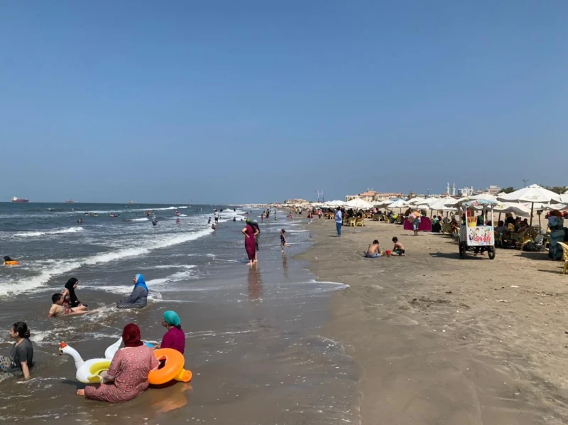 محمد الكحلاوي يغني لشاطئ البحر من 80 سنة: اتفرج البحر فرحان.. لما تروح مصيف عام 1945 .. شوف محمد الكحلاوي وهو بيغني لشاطئ البحر من 80 سنة..شوف الأغنية بالكامل: اضغط هنا -----