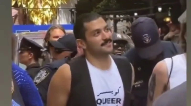 القبض على مطرب مشروع ليلى في أمريكا بسبب دعم فلسطين (فيديو) أثار مؤسس فرقة مشروع ليلى، حامد سنو، جدلا واسعا، بعد القبض عليه في نيويورك، لاعتراضه