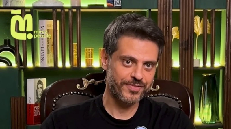 طارق صبري: والدي ترك لي اختيار طريقة علاجه وأمي ماتت حزنا عليه كشف الفنان طارق صبري، عددا من التفاصيل حول حياته الشخصية حول مرض والده وعلاقة الحب بين