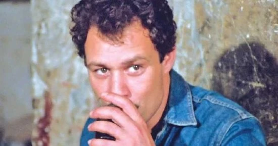 الفن فاروق الفيشاوي .. المعشوق الذى واجه السرطان بشجاعة محارب (صور) أفاق عربيةأفاق عربية الفن نتحدث اليوم حول فاروق الفيشاوي .. المعشوق الذى واجه