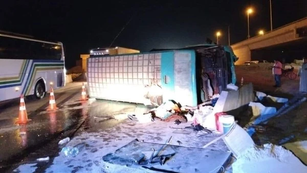 إصابات خطيرة ل 22 شخصا في انقلاب أتوبيس بطريق الإسكندرية مطروح أصيب 22 شخصا في حادث انقلاب أتوبيس رحلات بطريق الإسكندرية مطروح، وتم على الفور الدفع