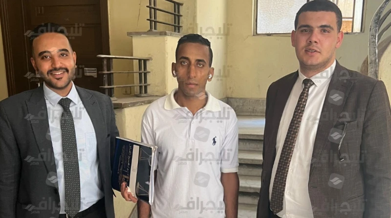 بصحبة 3 محامين.. مصفوع عمرو دياب يتقدم بشكوى ضده في الموسيقيين (خاص) تقدم سعد أسامة، الشاب المصفوع من عمرو دياب، بشكوى في نقابة المهن الموسيقية ضد