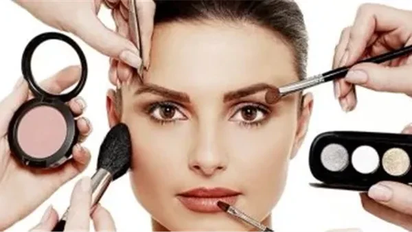 لإظهار جمالك وحماية بشرتك.. اعرفي فوائد تنظيف أدوات المكياجنظافة أدوات المكياج أمر بالغ الأهمية للحفاظ على جمال وصحة البشرة، فيما يلي أهم فوائد تنظيف